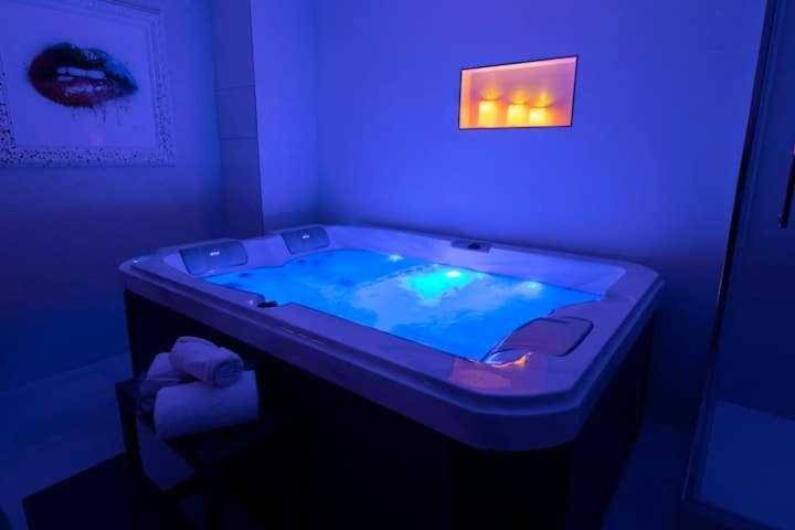 Intimate Apartment With Air Conditioner & Jacuzzi 2Br 6P Montmartre Paris Luaran gambar